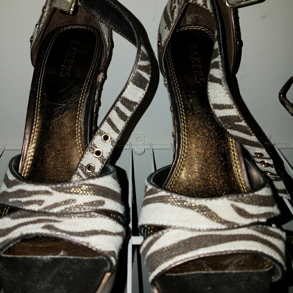 Guess wedge sandals